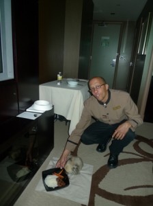 lucy-room-service-thehotel-1